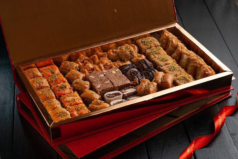 ✨ Signature Box Mix Arabian Sweets – 2kg ✨