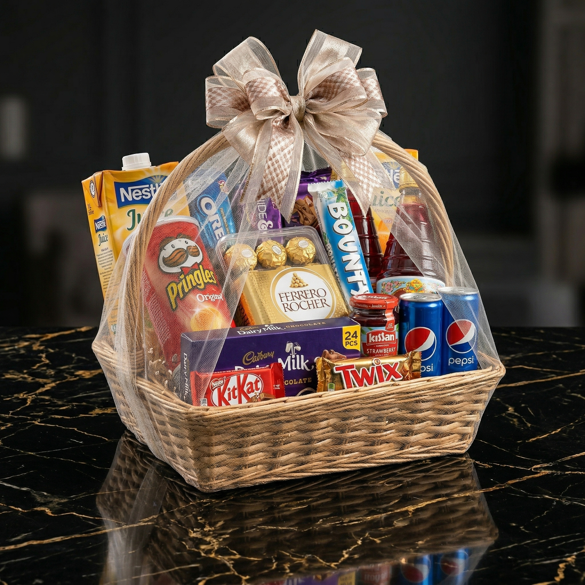 The Family Feast Medium Food Basket – Gourmet Treats & Refreshments