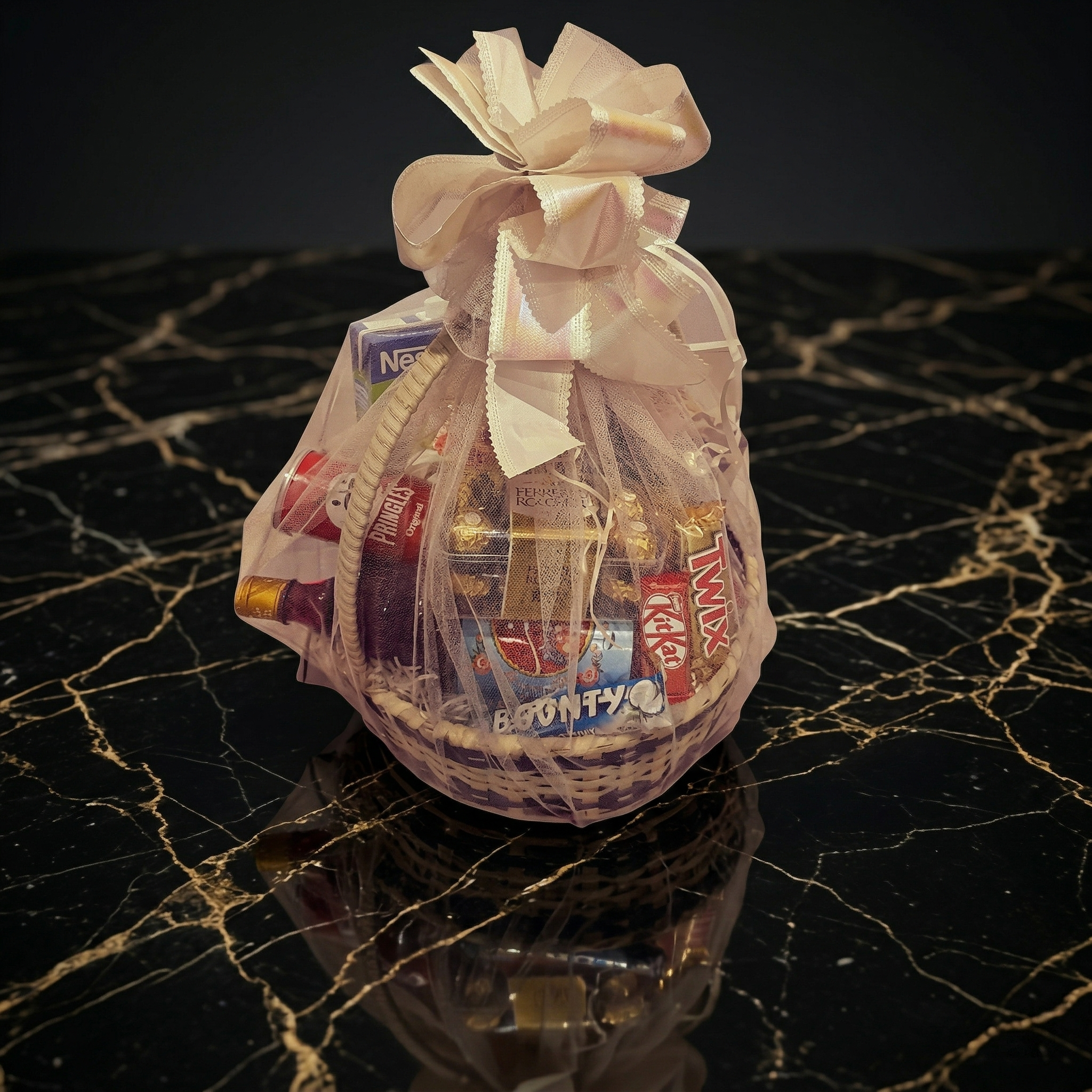 The Gourmet Delights Small Food Basket – Sweet, Savory & Refreshing